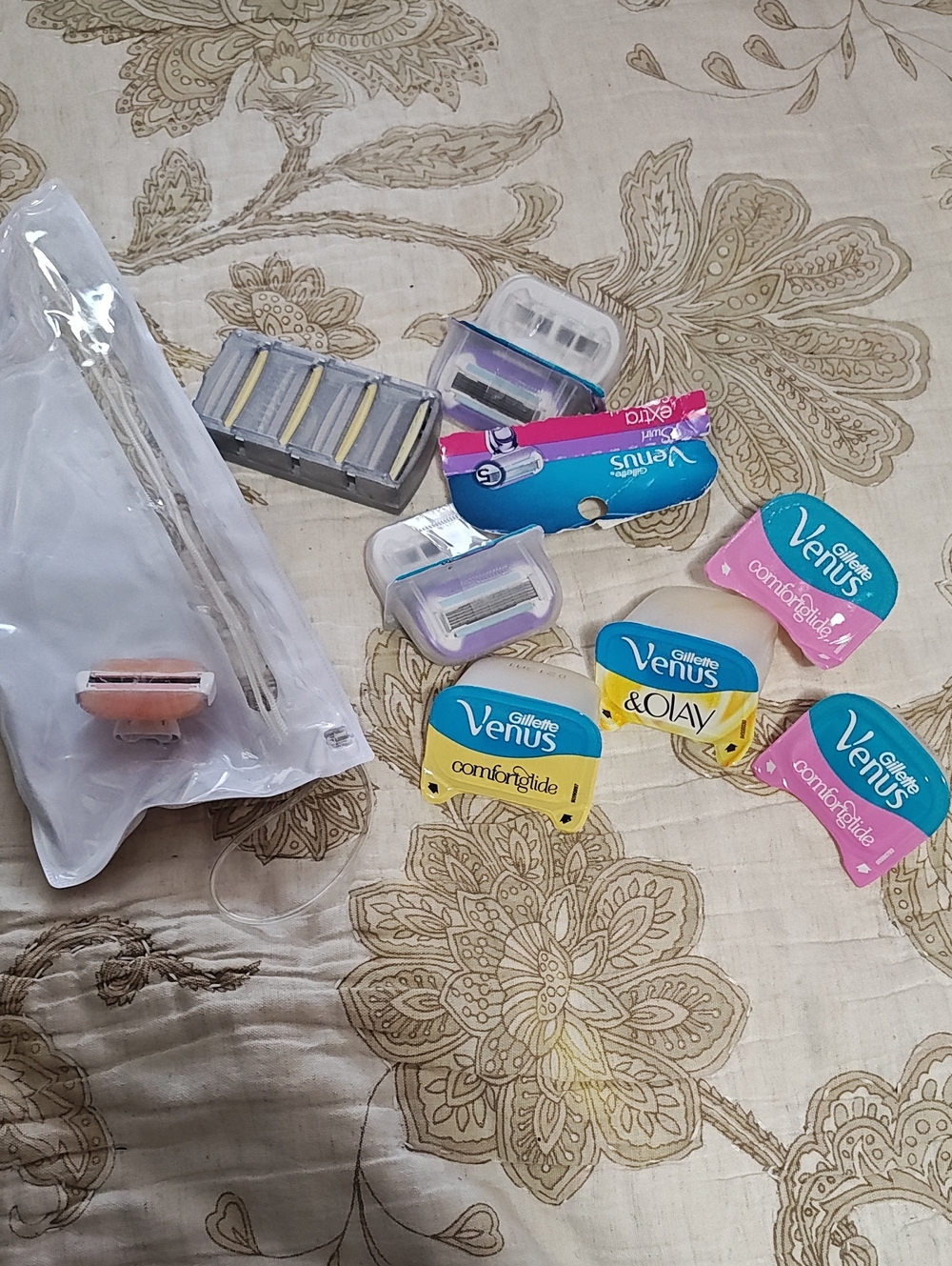 Venus, Quattro And Gillete Cartridge Replacements Bundle